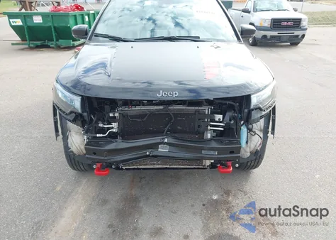 2024 Jeep Compass Trailhawk 4X4 from USA, damaged, VIN 3C4NJDDN6RT137220